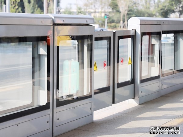 福建定制公交站臺門廠家