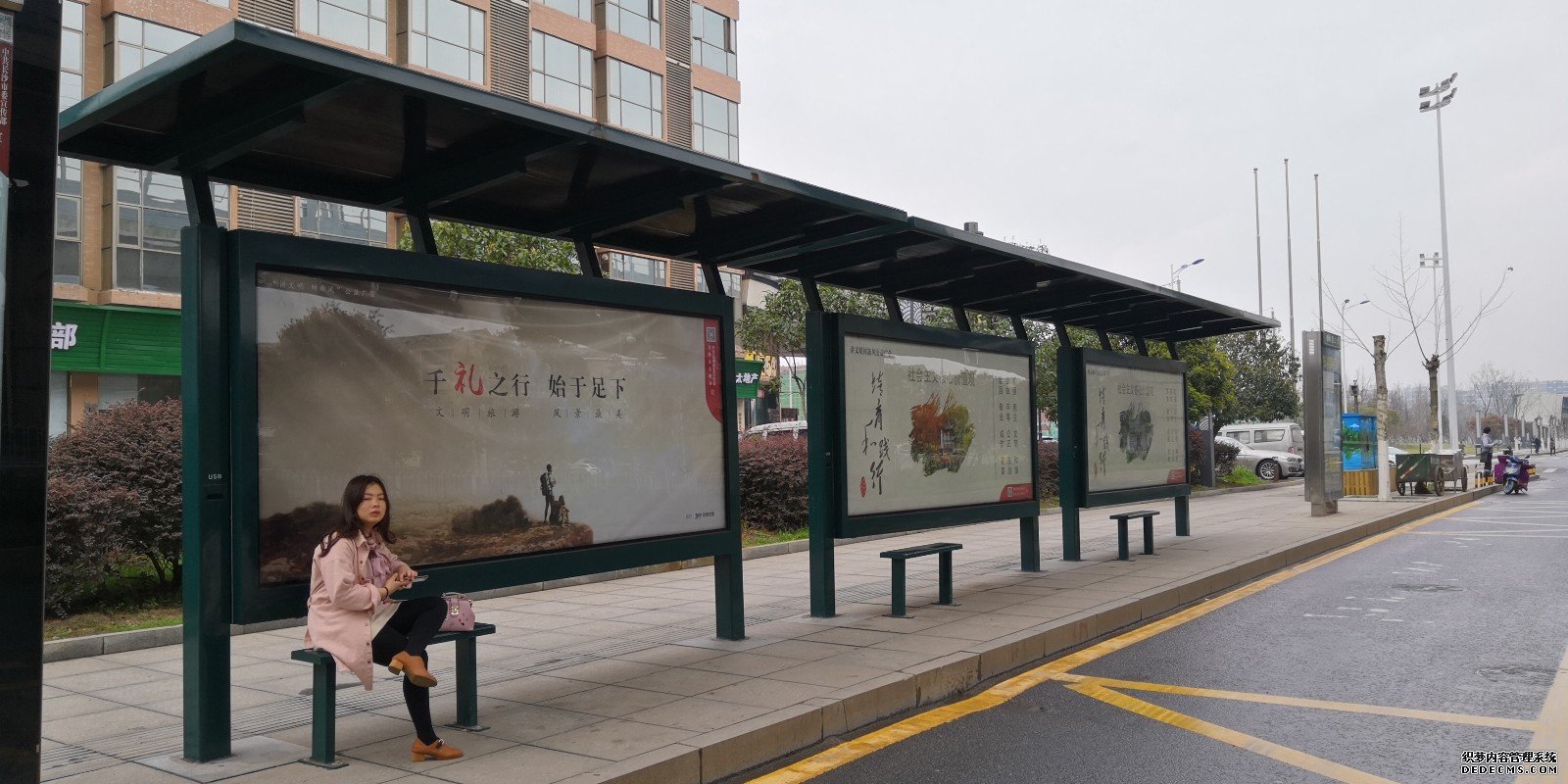 長沙公交候車亭實現(xiàn)框架性解決